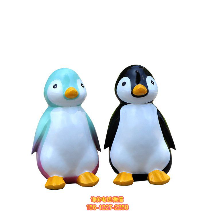 卡通企鵝玻璃鋼雕塑：為園林景區帶來動感