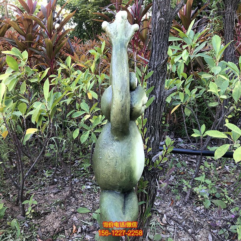 公園單腿站的玻璃鋼青蛙雕塑 公園單腿站的玻璃鋼青蛙雕塑