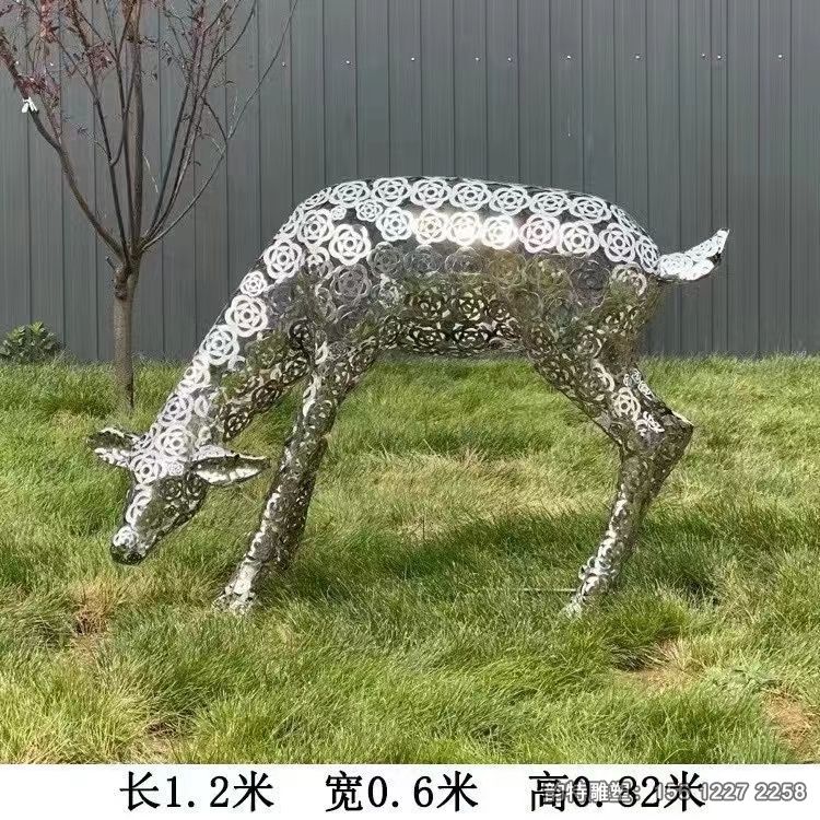 不銹鋼花瓣鹿雕塑 為環境增添了美感