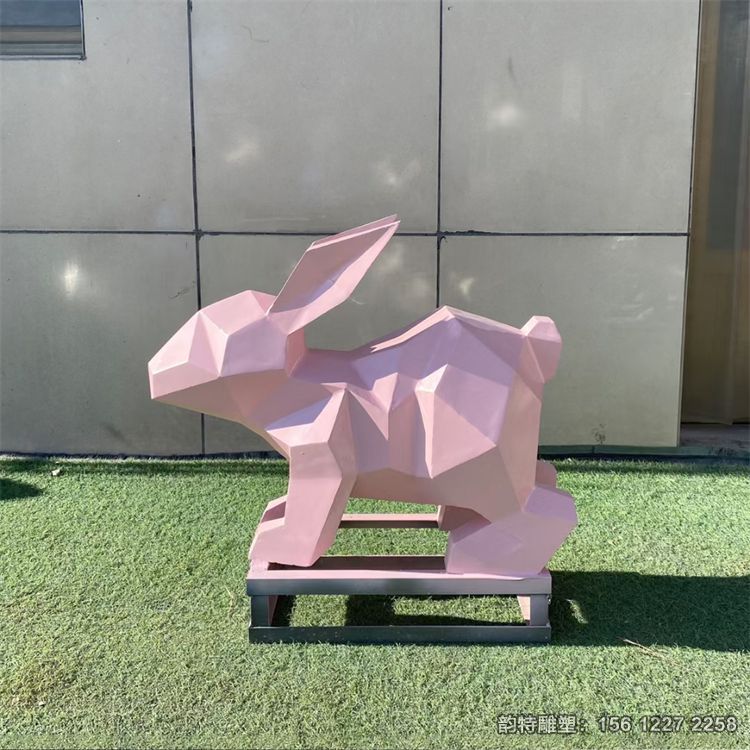 不銹鋼彩色小兔子雕塑，幾何切面小兔子雕塑廠家