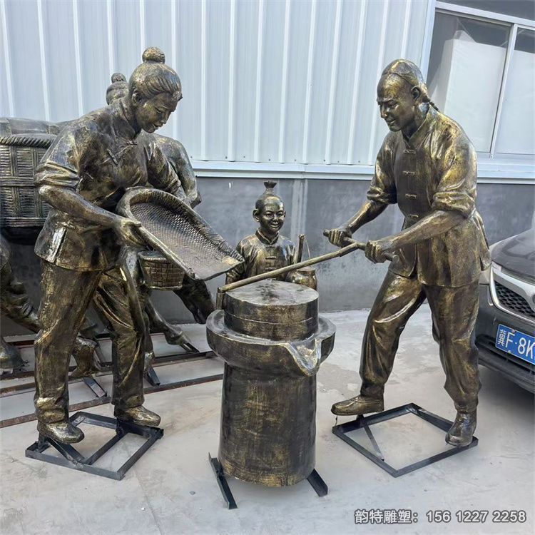 玻璃鋼老婆婆推磨雕塑，磨豆漿人物雕塑